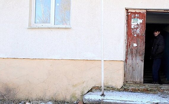 Как сиротам в Татарстане дают "убитые" квартиры в старом жилфонде: расследование "Реального времени"