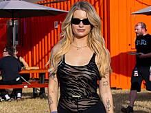 Сестра Кейт Мосс пришла на фестиваль в прозрачном боди