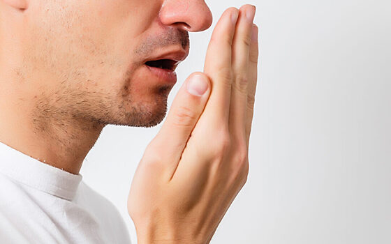 У вас неприятно пахнет изо рта? Возможно, вы слишком мало едите