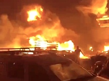 Взрыв прогремел в здании автосервиса в Махачкале, горит АЗС