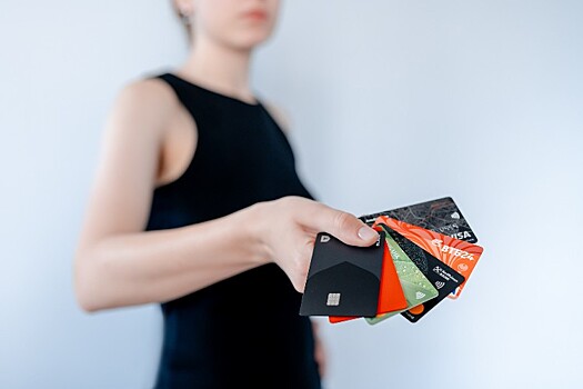 Число выданных на Кубани «кредиток» сократилось на 15%