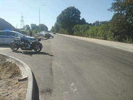 В Гурьевском районе водитель легковушки поторопился и сбил мотоциклиста, последнего госпитализировали