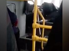 В "Балтрансавто" объяснили, почему водитель автобуса переключал передачи шваброй