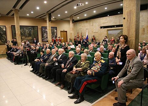 Ветеранам из СВАО вручили медали к 75-летию Победы