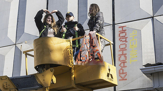 В Тюмени начали рисовать мурал «Наши герои вне времени»