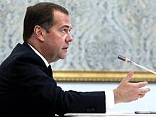 Медведев ответил на заявление сенатора из США о смерти русских