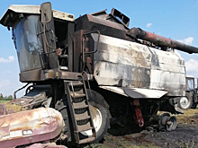 29 августа в Самарской области в поле горел комбайн