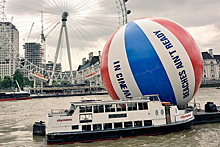 В Лондоне надули пляжный мяч рекордного размера