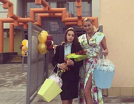 Волочкова решила "раскрутить" дочь на телевидении