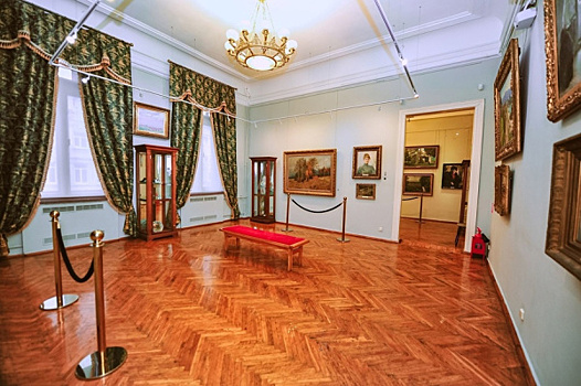 Во Владивостоке открылась выставка живописи и графики художника Ивана Шишкина