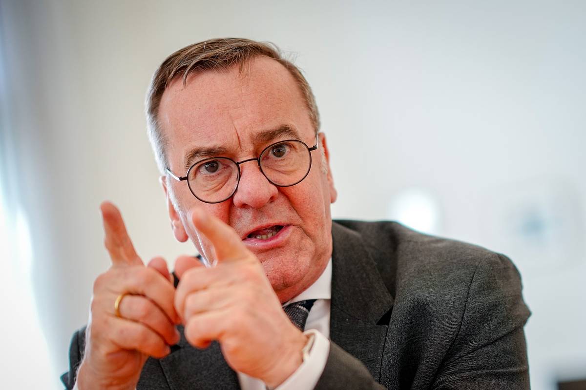 Глава Минобороны Германии нашел интимную связь немцев с оружием