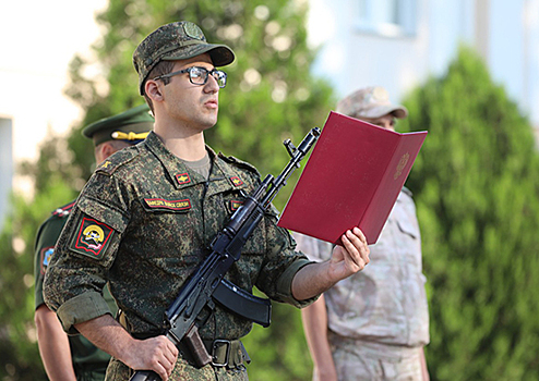Студенты из Новочеркасска приняли военную присягу в подразделении управления армейского корпуса Черноморского флота