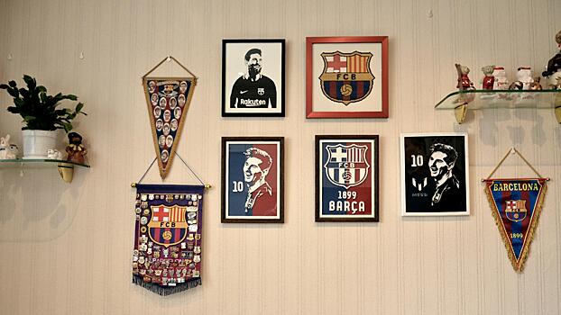 Коллекцию гербов известных футбольных клубов собирает вологодский резчик по дереву