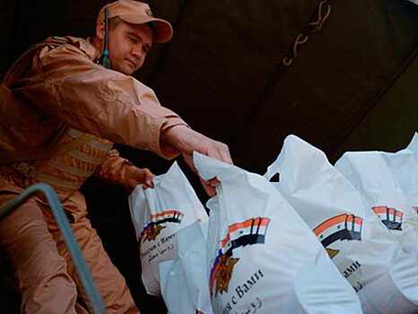 Военные РФ за сутки передали мирным жителям Сирии 6,7 тонны гуманитарных грузов