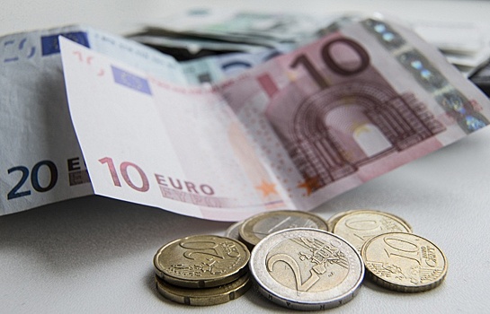 ЦБ повысил курсы доллара и евро