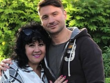 Сергей Лазарев признался в любви маме-имениннице