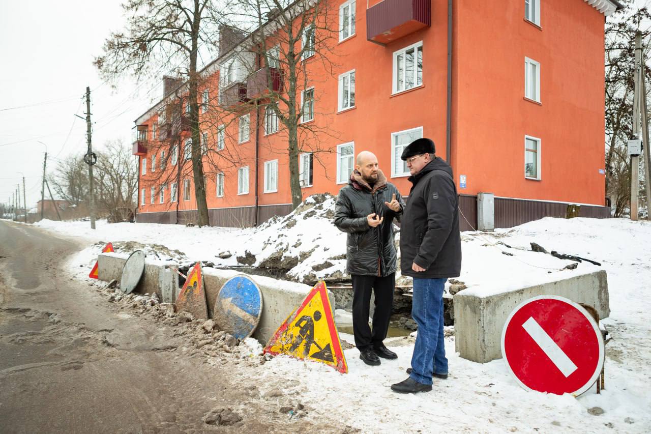 В Курске подрядчик повредил канализацию и уехал