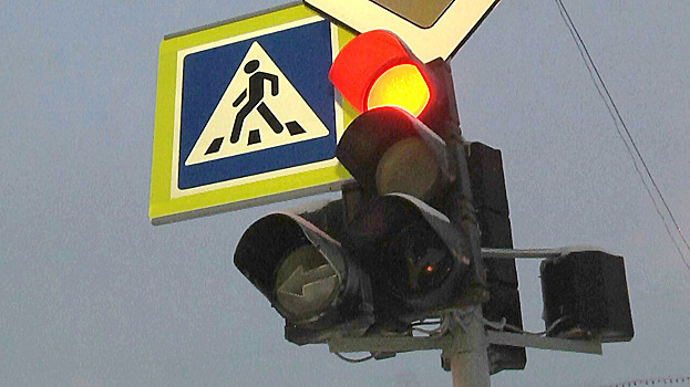 На оживлённом перекрёстке Ноябрьска отключили светофор