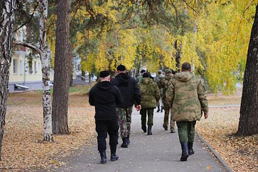 Мобилизованным новгородцам передали сотню комплектов дополнительного снаряжения