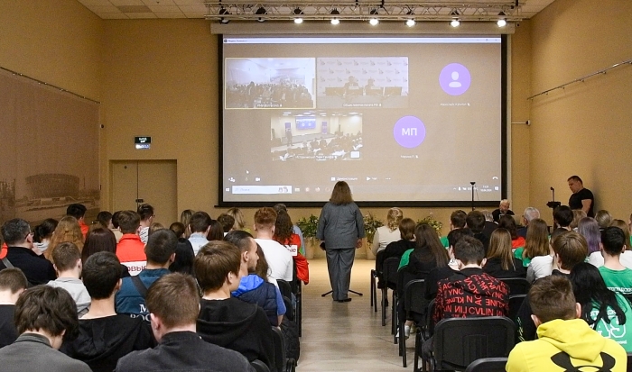 Волгоградской молодежи рассказали о развитии космической отрасли