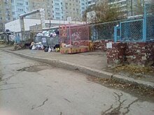 Жители поселка Юбилейный жалуются на горы мусора во дворах домов