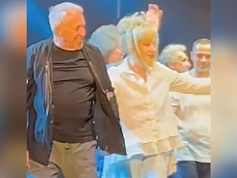 Пугачева вышла на сцену на концерте "Машины времени" в Израиле