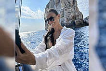 Актриса Деми Мур опубликовала фото в купальнике на яхте