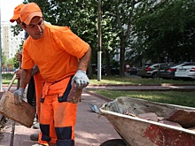 Во дворе на Бибиревской ведется демонтаж старой плитки