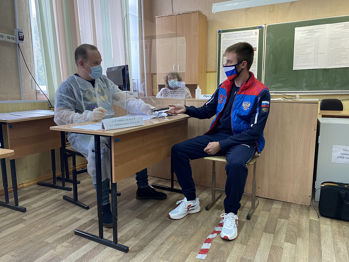 Дзержинские чемпионы-паралимпийцы проголосовали на выборах