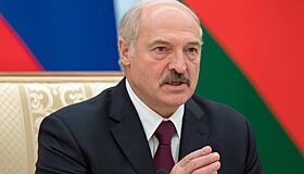 Лукашенко поздравил Путина с Днем Победы