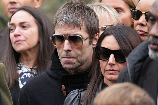 Лидер легендарной британской рок-группы впервые стал дедушкой