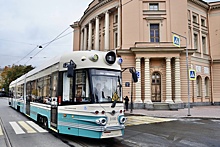 В Петербурге запустили инновационный ретро-трамвай "Достоевский"