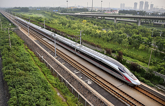 В Китае поезда начали ездить со скоростью 350 км/ч
