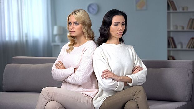 Сестра поругалась с ней. Сестра поругалась с ней. Сестра поругалась с ней. Брат и сестра ссорятся. Идея как поссориться с подругой.