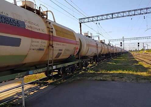 При сходе с рельсов поезда в США перевернулись около 30 вагонов