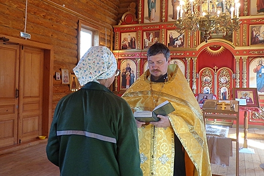 В исправительной колонии Сарапула покрестили трёх осуждённых женщин