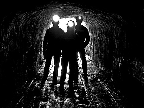 На российской угольной шахте возникла гигантская дыра. Владелец заверил, что всё идёт по плану