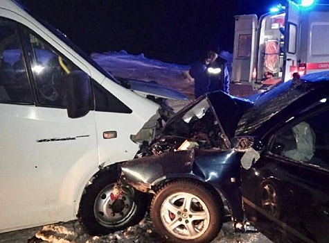 Водитель в Саратове опрокинул «Ларгус» и отправил пассажира в больницу