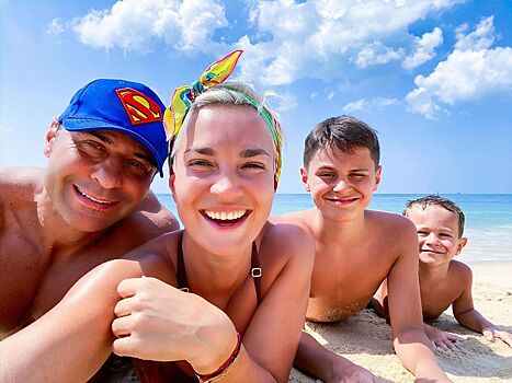 Стас Костюшкин поделился трогательным свадебным фото