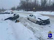 Три человека пострадали при столкновении Kia и Lada Vesta под Самарой