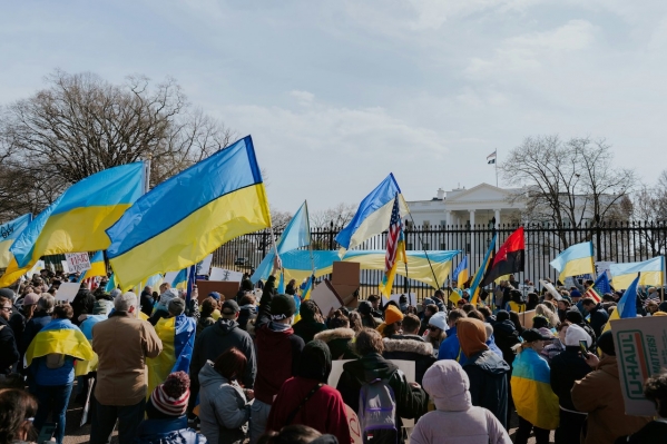 В Киеве считают, что после отстранения Залужного Зеленский окажется на краю пропасти