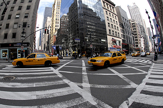 Автоэксперт рассказал о правилах проезда перекрестков