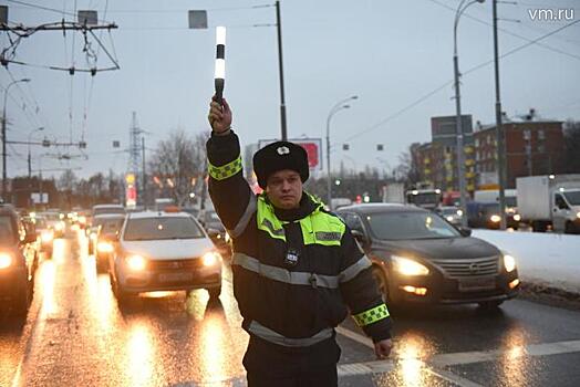 Сотрудники «Дорожного патруля» рассказали, как помогают московским водителям