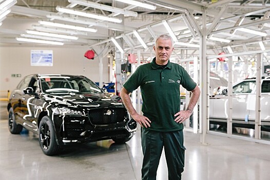 Моуринью посетил завод Jaguar Land Rover в Солихалле