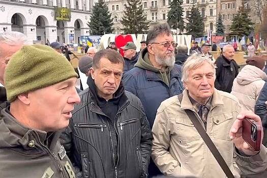 В Киеве на митинг против Зеленского пришли меньше 100 человек