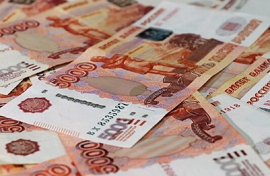 Новые пятитысячные купюры появились в обороте в Перми и на Алтае