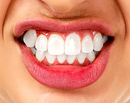 Сжатие зубов и скрежет: какой опасностью может обернуться бруксизм