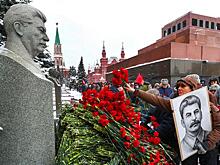 Левые силы провели в Москве акцию на Красной площади в день рождения Сталина