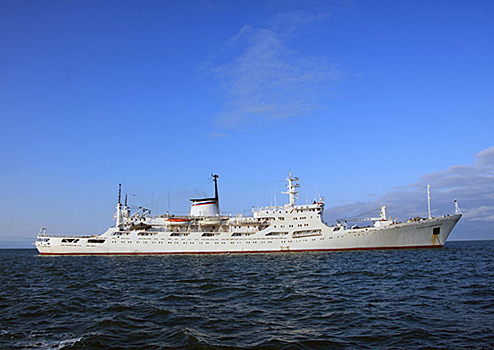 Исследовательское судно Балтийского флота «Адмирал Владимирский» впервые зашло на Маврикий