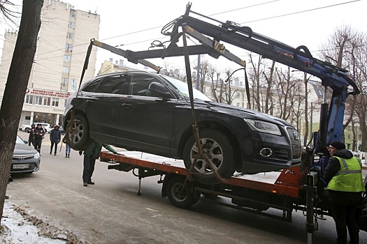 В Воронеже началась эвакуация автомобилей с нечитаемыми номерами